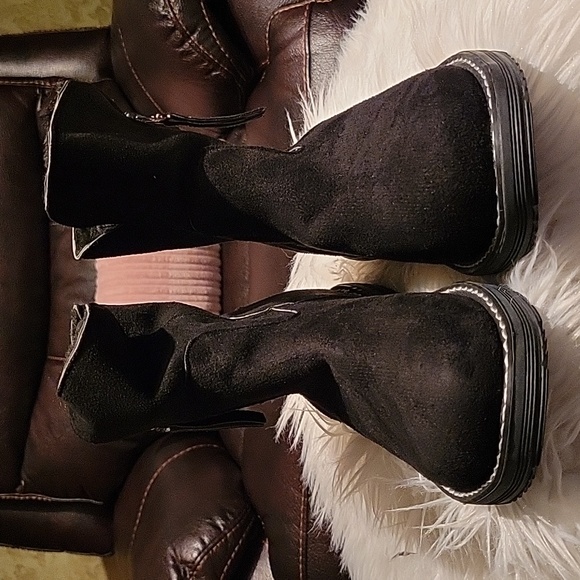 Fur Lined Short Boots - Picture 5 of 8